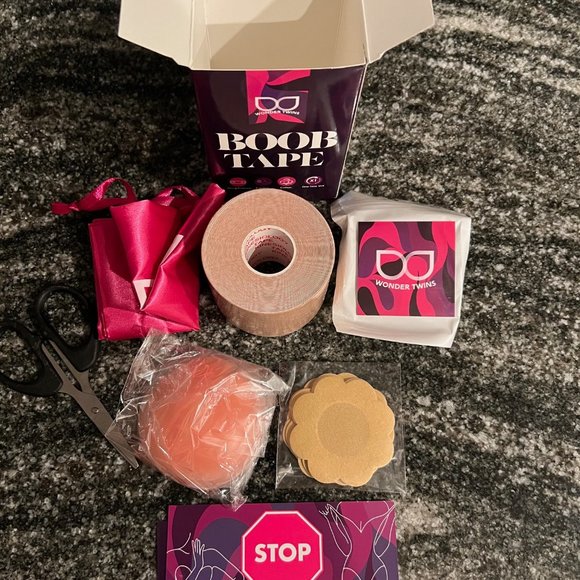 WonderTwins Breast Lift Tape - Waterproof & Sweat-proof Adhesive Boob Tape NEW - Picture 3 of 8
